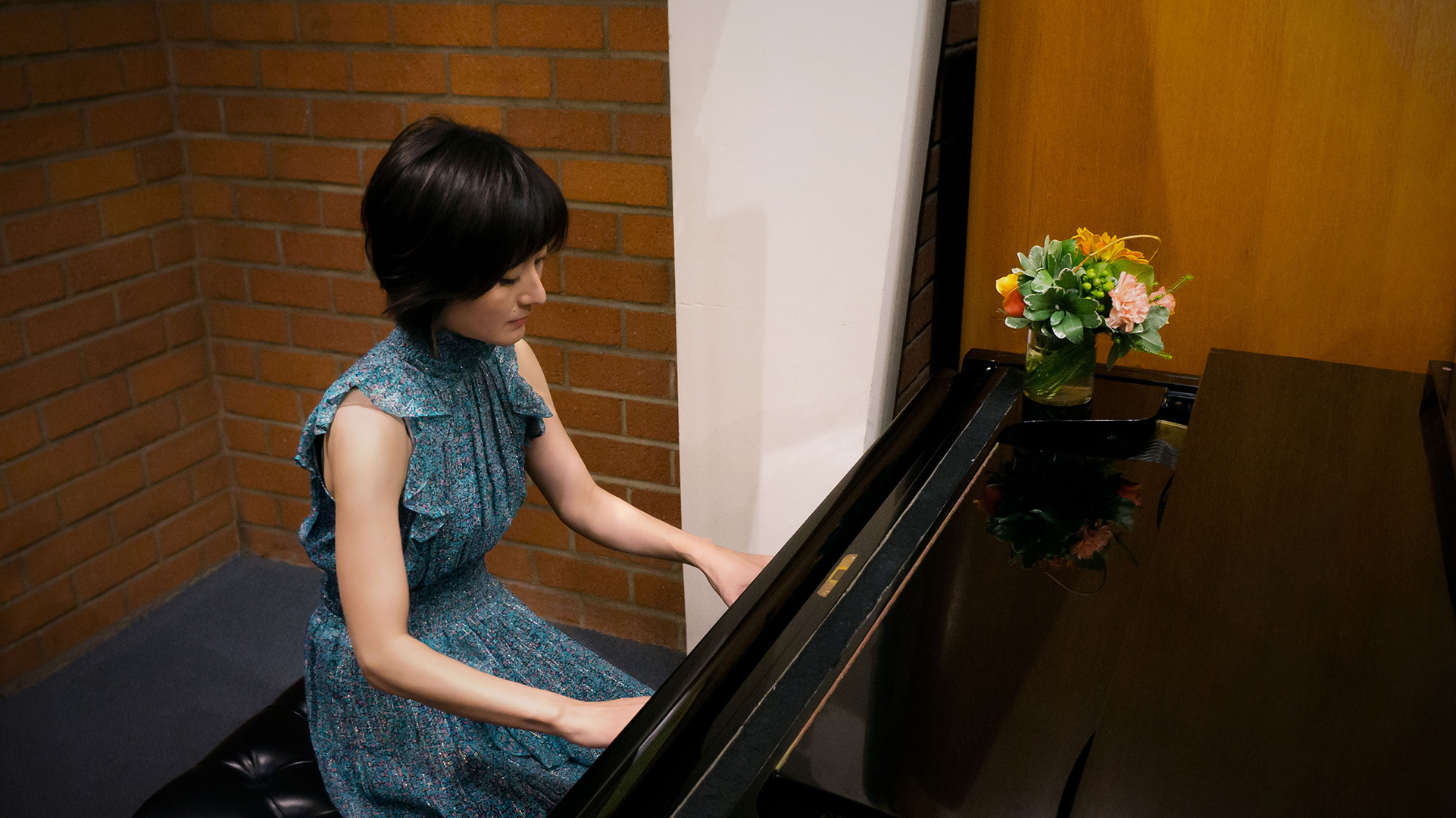 A picture a Fumiko playing the piano